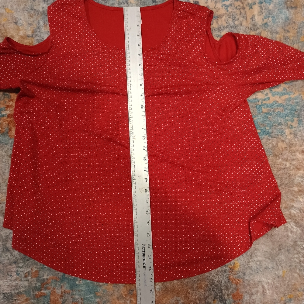 Ruby Red Favorites Silver Stud Women's Cold Shoulder Sleeve Top Size PXL - Picture 7 of 7